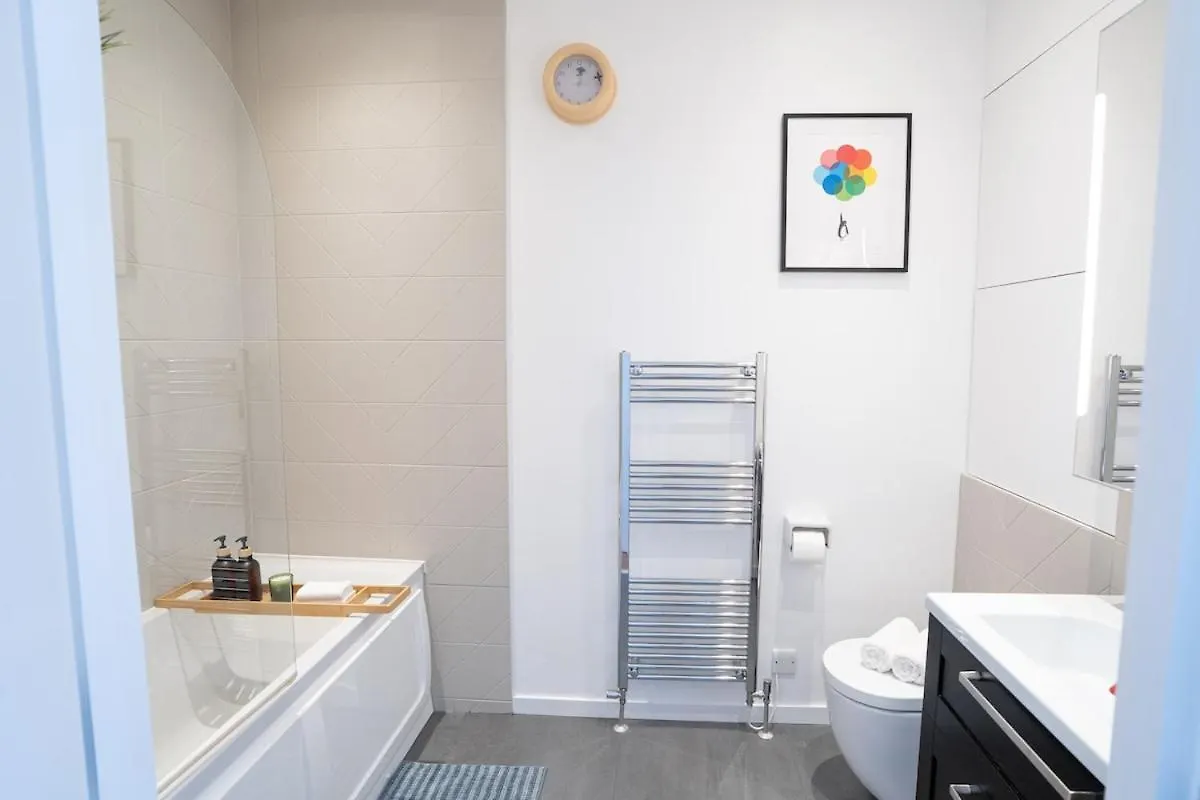 Excel London - 2 Bedroom Apartment - Sleep 4