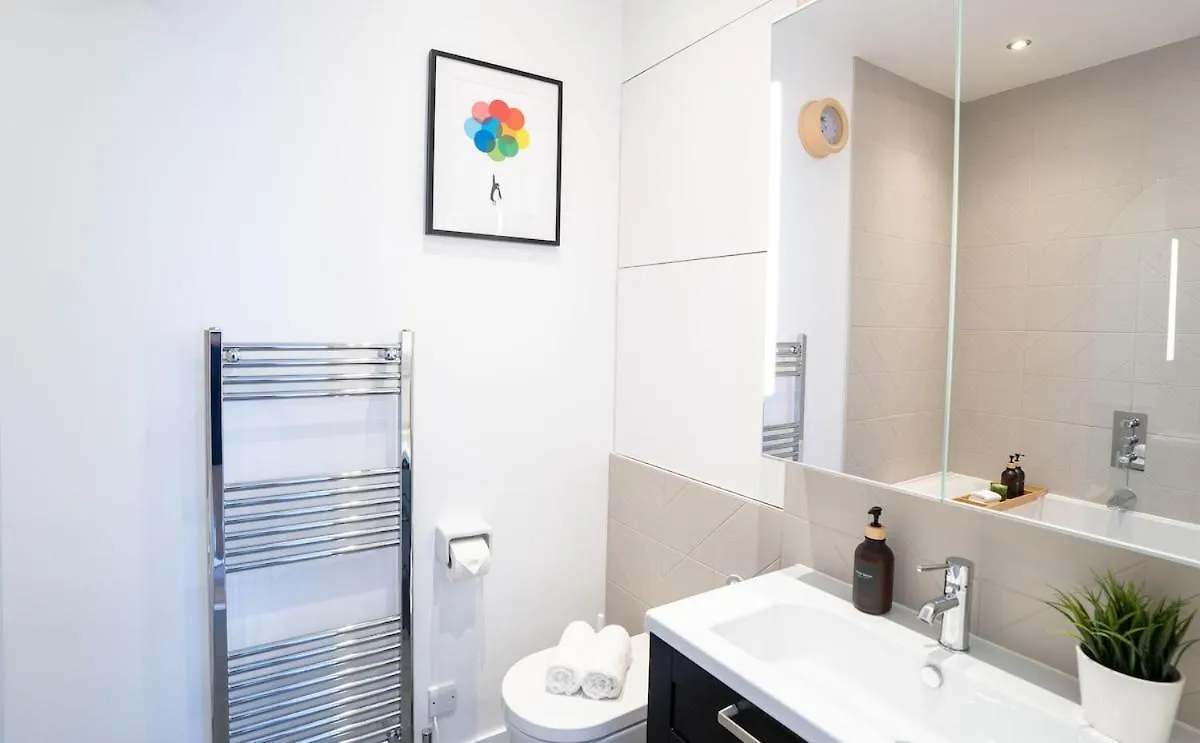 Excel London - 2 Bedroom Apartment - Sleep 4