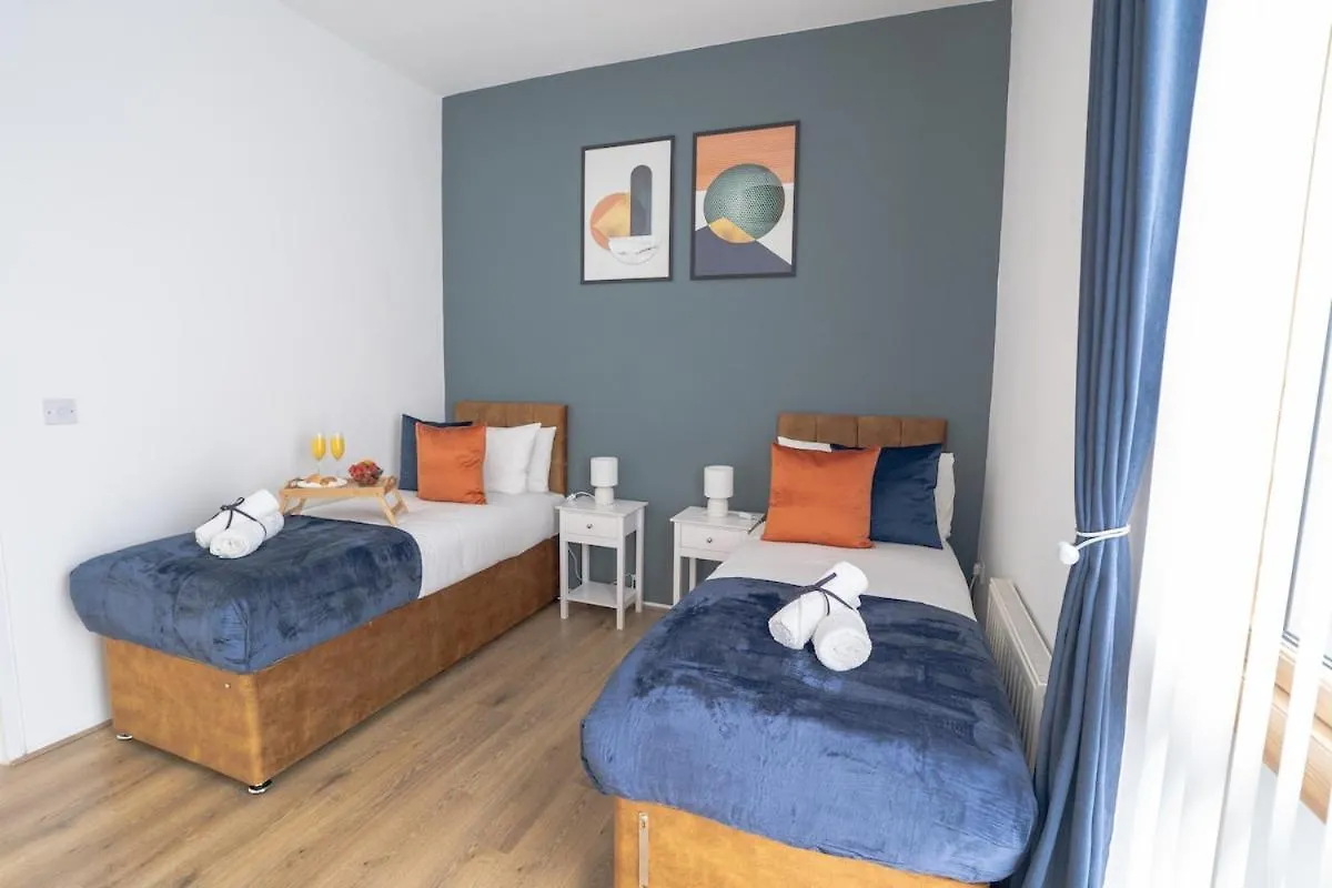 Excel London - 2 Bedroom Apartment - Sleep 4