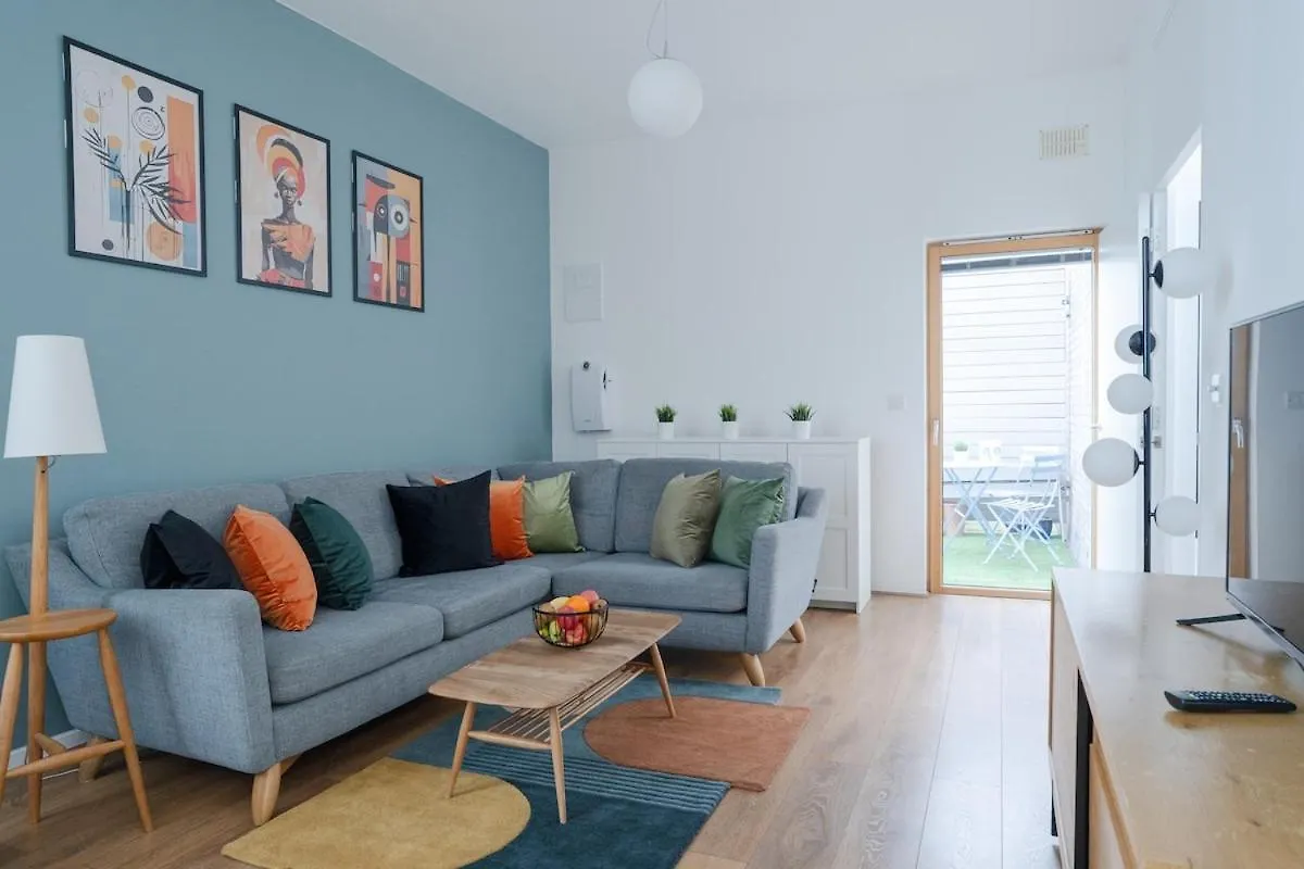 Excel London - 2 Bedroom Apartment - Sleep 4